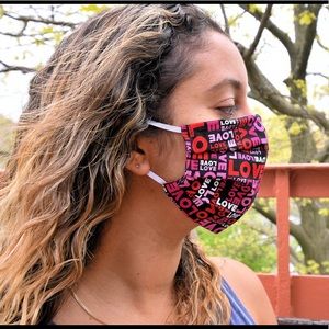 Pleated Face Mask w/ Filter Pocket & Nose Wire